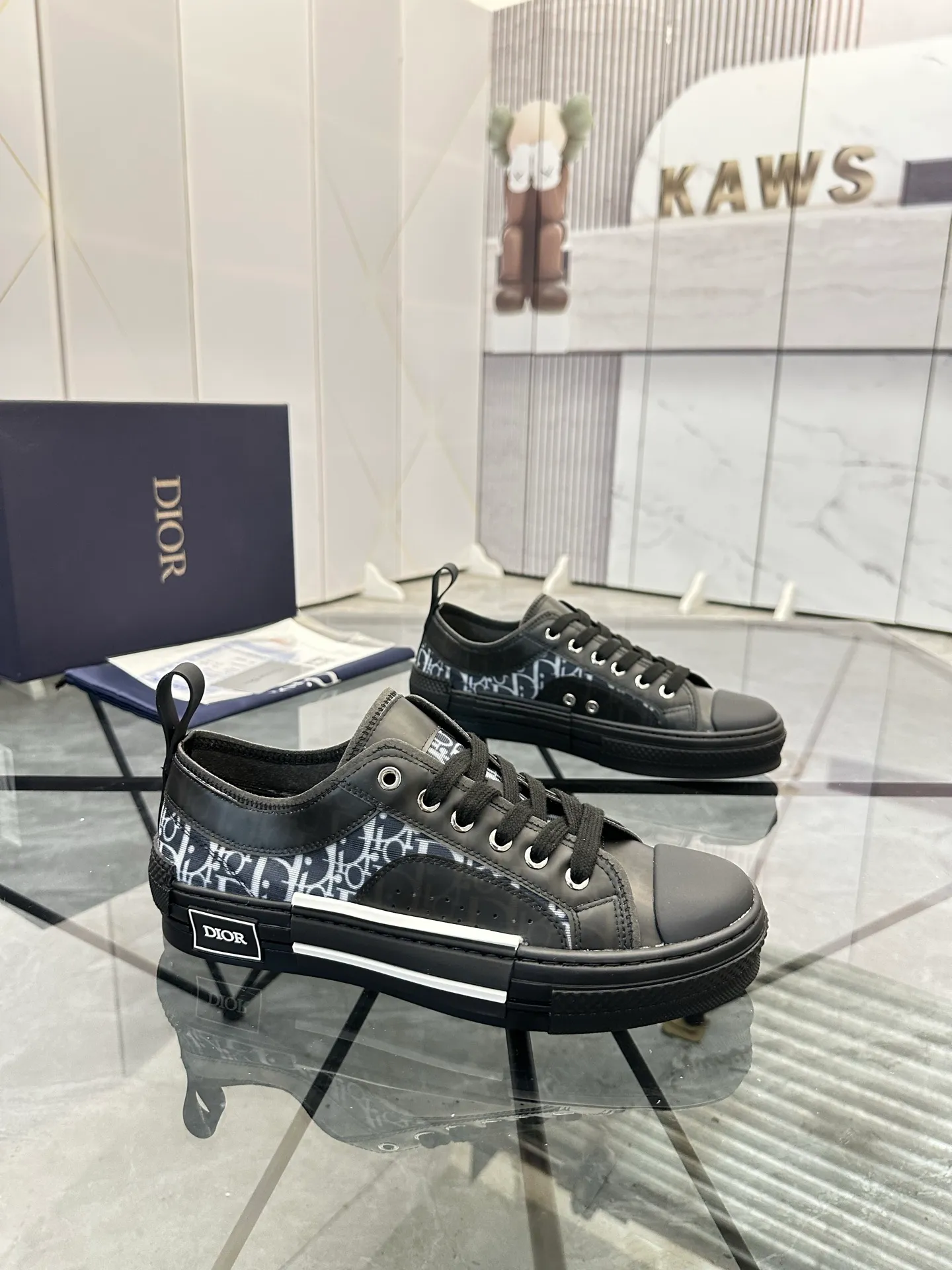 Selling men's shoes 💰: 💰P400¥ Product trademark: Dio* "Dior*" low-top casual shoes Regular size: 36-45 (can be customized to 46) Couple style B23 Product materials: Upper imported original fabric, breathable lining, original outsole. No.: 007